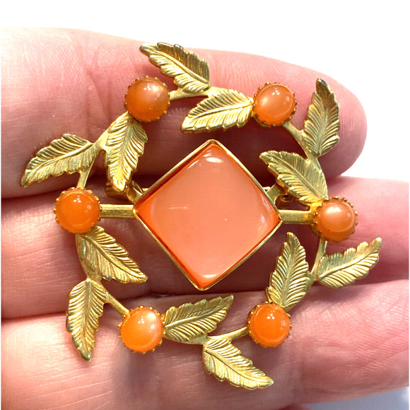 Vintage Mid Century Brooch Gold & Peach Moonglow Beads Floral Vines Wreath Pin - Picture 2 of 7